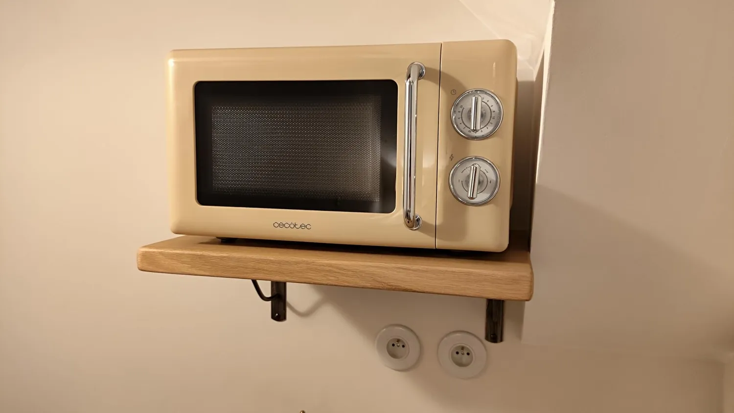 Cecotec ProClean 3010 micro-ondes 20L rétro vert