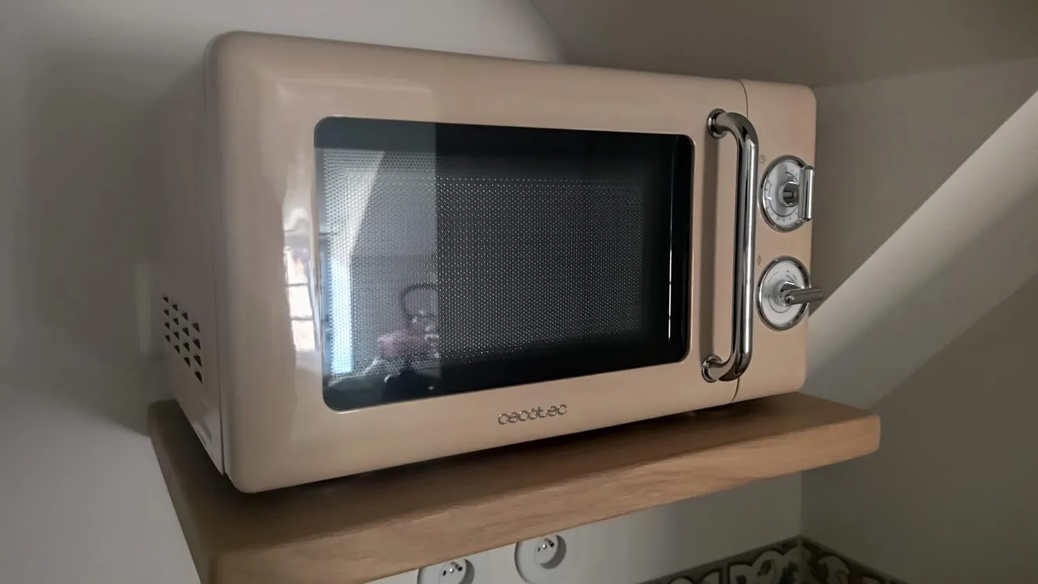 Cecotec ProClean 3010 micro-ondes 20L rétro vert