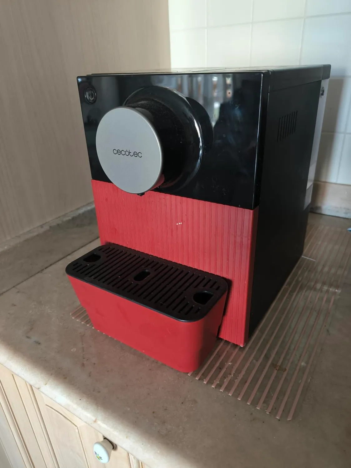 Cecotec Cremmaet Cube Red machine espresso broyeur 19 bars