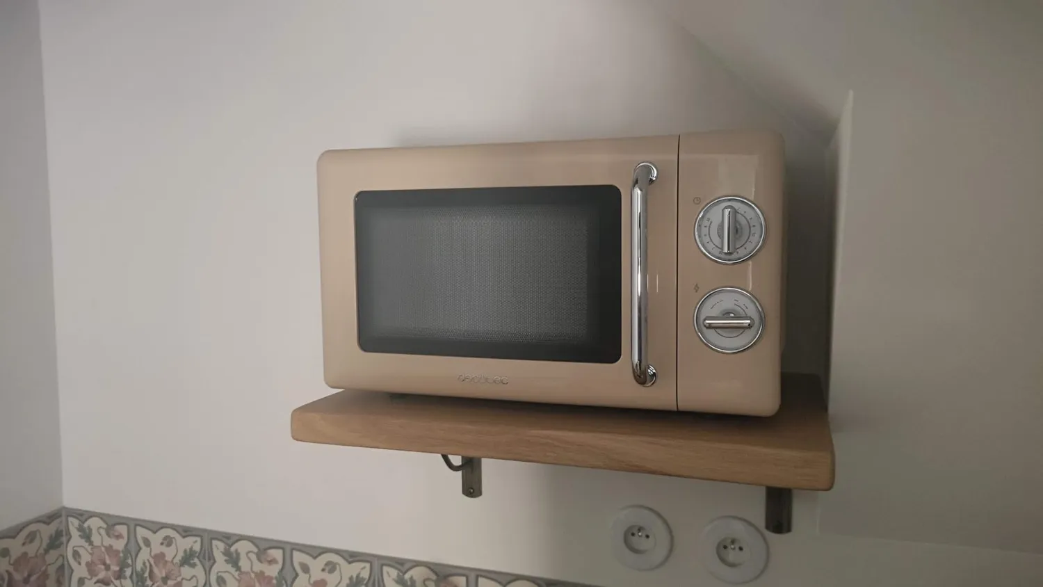 Cecotec ProClean 3010 micro-ondes 20L rétro vert